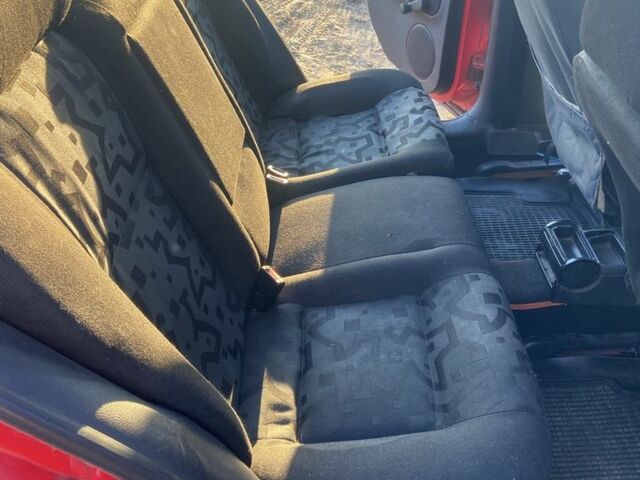 Красный Фольксваген Гольф, объемом двигателя 1.9 л и пробегом 350 тыс. км за 1300 $, фото 7 на Automoto.ua