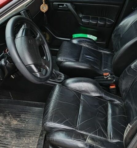 Красный Фольксваген Гольф, объемом двигателя 0 л и пробегом 300 тыс. км за 2500 $, фото 1 на Automoto.ua