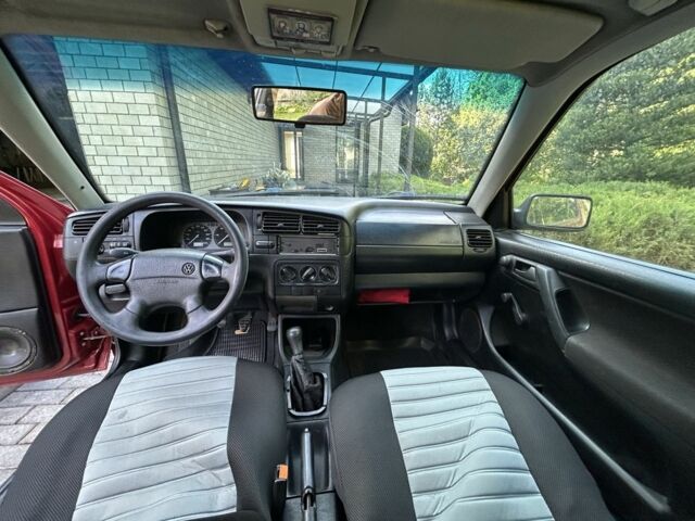 Красный Фольксваген Гольф, объемом двигателя 1.9 л и пробегом 270 тыс. км за 2400 $, фото 5 на Automoto.ua