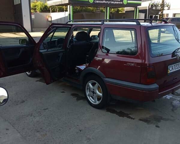 Красный Фольксваген Гольф, объемом двигателя 2 л и пробегом 224 тыс. км за 3700 $, фото 3 на Automoto.ua