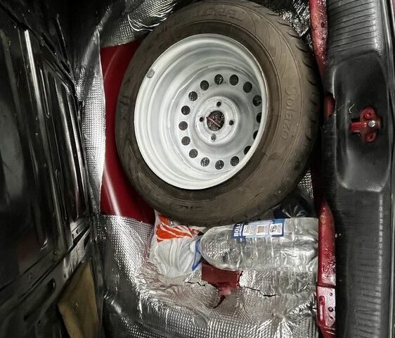 Красный Фольксваген Гольф, объемом двигателя 1.9 л и пробегом 888 тыс. км за 1800 $, фото 9 на Automoto.ua