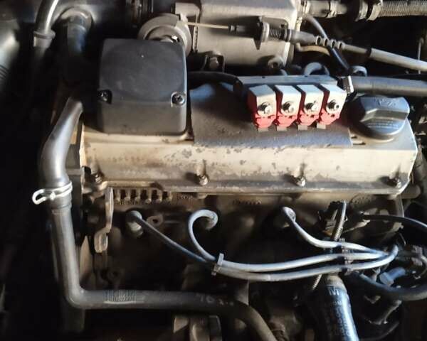 Красный Фольксваген Гольф, объемом двигателя 2 л и пробегом 224 тыс. км за 3700 $, фото 10 на Automoto.ua