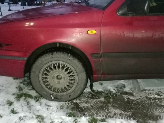 Красный Фольксваген Гольф, объемом двигателя 1.9 л и пробегом 300 тыс. км за 3000 $, фото 3 на Automoto.ua