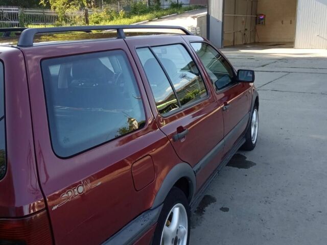 Красный Фольксваген Гольф, объемом двигателя 2 л и пробегом 200 тыс. км за 3000 $, фото 1 на Automoto.ua