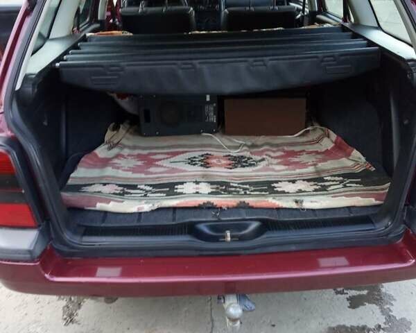 Красный Фольксваген Гольф, объемом двигателя 2 л и пробегом 224 тыс. км за 3700 $, фото 6 на Automoto.ua