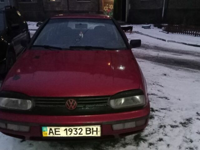 Красный Фольксваген Гольф, объемом двигателя 1.9 л и пробегом 300 тыс. км за 3000 $, фото 1 на Automoto.ua