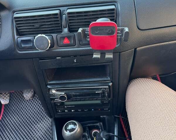 Красный Фольксваген Гольф, объемом двигателя 1.6 л и пробегом 287 тыс. км за 3000 $, фото 13 на Automoto.ua