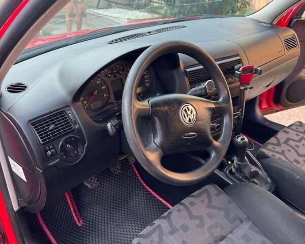 Красный Фольксваген Гольф, объемом двигателя 1.6 л и пробегом 287 тыс. км за 3000 $, фото 21 на Automoto.ua