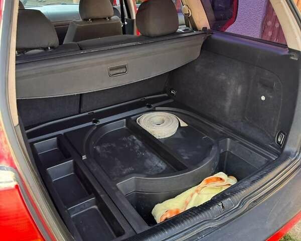 Красный Фольксваген Гольф, объемом двигателя 1.6 л и пробегом 287 тыс. км за 3000 $, фото 33 на Automoto.ua