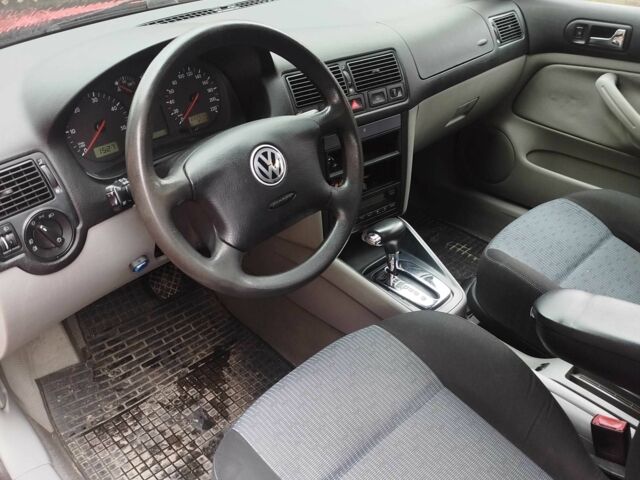 Красный Фольксваген Гольф, объемом двигателя 1.9 л и пробегом 220 тыс. км за 5200 $, фото 3 на Automoto.ua