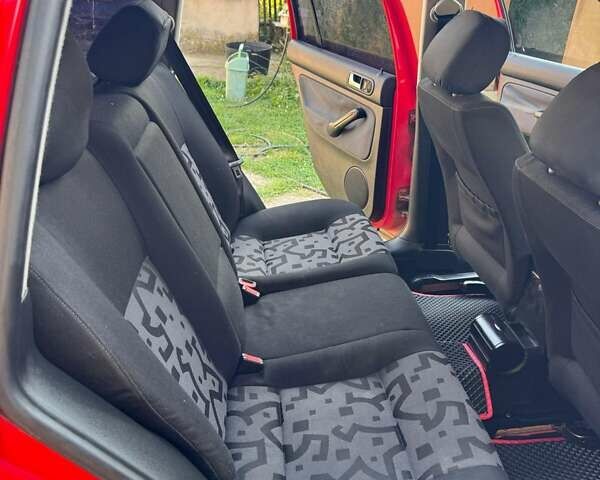 Красный Фольксваген Гольф, объемом двигателя 1.6 л и пробегом 287 тыс. км за 3000 $, фото 14 на Automoto.ua