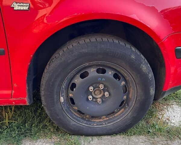 Красный Фольксваген Гольф, объемом двигателя 1.6 л и пробегом 287 тыс. км за 3000 $, фото 6 на Automoto.ua