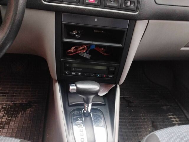 Красный Фольксваген Гольф, объемом двигателя 1.9 л и пробегом 220 тыс. км за 5200 $, фото 1 на Automoto.ua