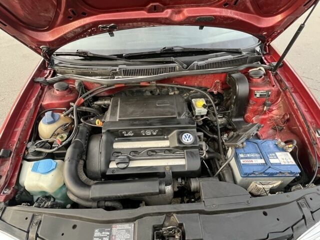 Красный Фольксваген Гольф, объемом двигателя 1.4 л и пробегом 400 тыс. км за 4100 $, фото 3 на Automoto.ua