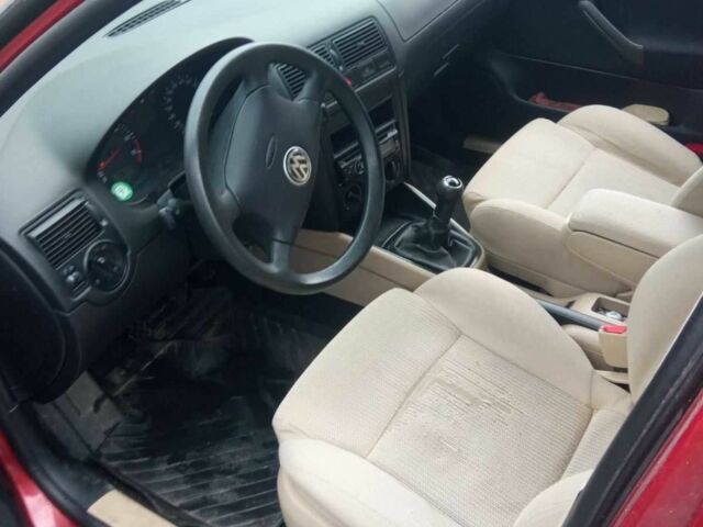 Красный Фольксваген Гольф, объемом двигателя 1.6 л и пробегом 200 тыс. км за 3700 $, фото 5 на Automoto.ua