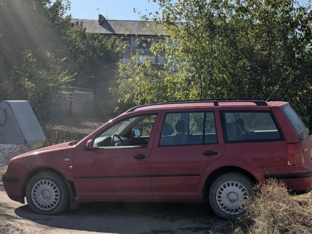 Красный Фольксваген Гольф, объемом двигателя 2 л и пробегом 323 тыс. км за 2100 $, фото 5 на Automoto.ua