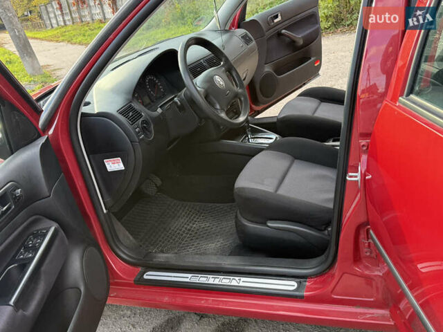 Красный Фольксваген Гольф, объемом двигателя 1.6 л и пробегом 220 тыс. км за 4750 $, фото 23 на Automoto.ua