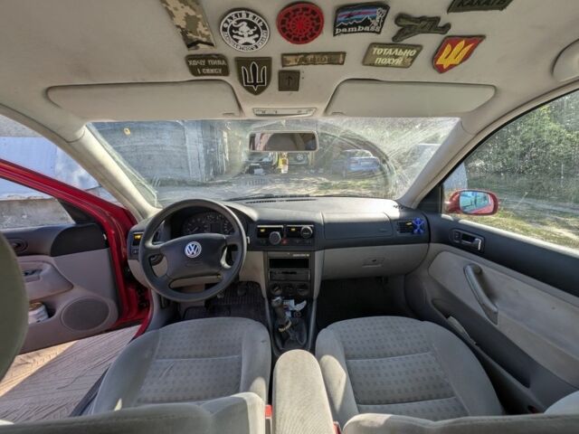 Красный Фольксваген Гольф, объемом двигателя 2 л и пробегом 323 тыс. км за 2100 $, фото 4 на Automoto.ua