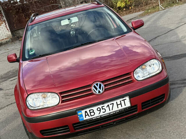 Красный Фольксваген Гольф, объемом двигателя 1.6 л и пробегом 220 тыс. км за 4750 $, фото 1 на Automoto.ua