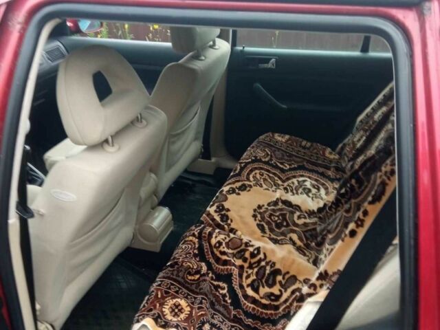 Красный Фольксваген Гольф, объемом двигателя 1.6 л и пробегом 200 тыс. км за 3700 $, фото 4 на Automoto.ua