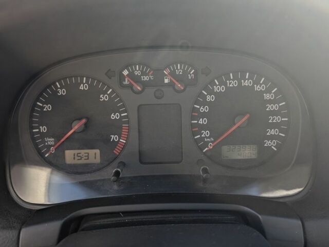 Красный Фольксваген Гольф, объемом двигателя 2 л и пробегом 323 тыс. км за 2100 $, фото 2 на Automoto.ua