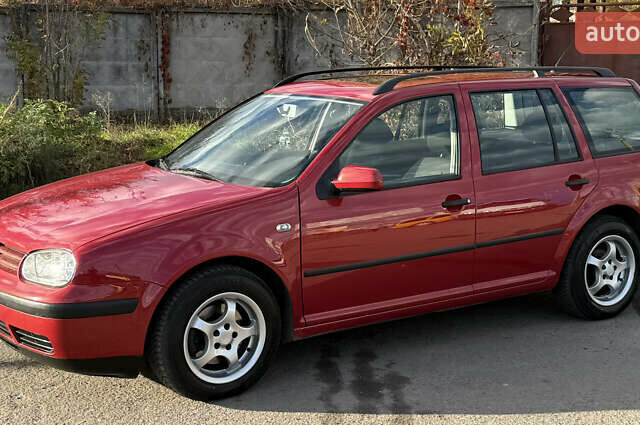 Красный Фольксваген Гольф, объемом двигателя 1.6 л и пробегом 220 тыс. км за 4750 $, фото 3 на Automoto.ua