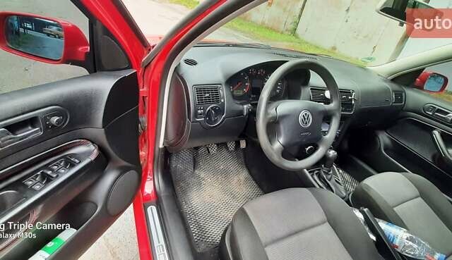 Червоний Фольксваген Гольф, об'ємом двигуна 1.39 л та пробігом 213 тис. км за 4150 $, фото 11 на Automoto.ua
