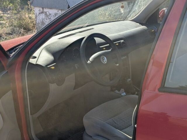 Красный Фольксваген Гольф, объемом двигателя 2 л и пробегом 323 тыс. км за 2100 $, фото 1 на Automoto.ua