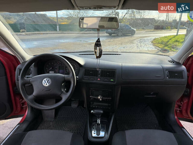 Красный Фольксваген Гольф, объемом двигателя 1.6 л и пробегом 220 тыс. км за 4750 $, фото 25 на Automoto.ua