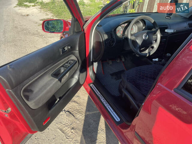 Красный Фольксваген Гольф, объемом двигателя 1.6 л и пробегом 287 тыс. км за 5000 $, фото 7 на Automoto.ua