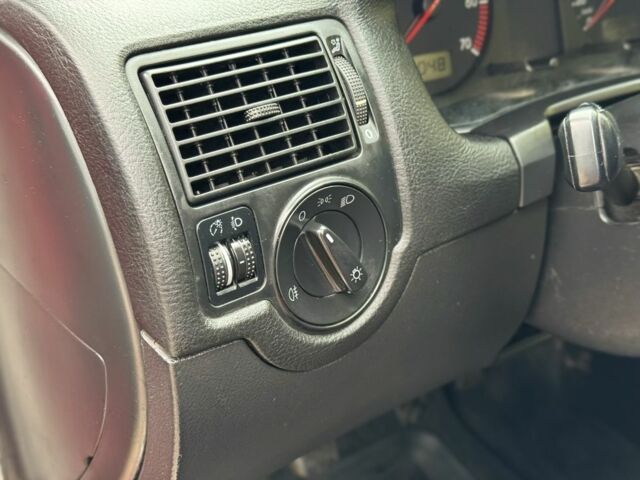 Фольксваген Гольф 2001 в Черкассах на Automoto.ua Красный Фольксваген Гольф, объемом двигателя 1.4 л и пробегом 209 тыс. км за 3400 $, фото 11 на Automoto.ua