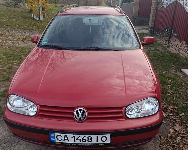 Красный Фольксваген Гольф, объемом двигателя 1.4 л и пробегом 202 тыс. км за 3998 $, фото 2 на Automoto.ua