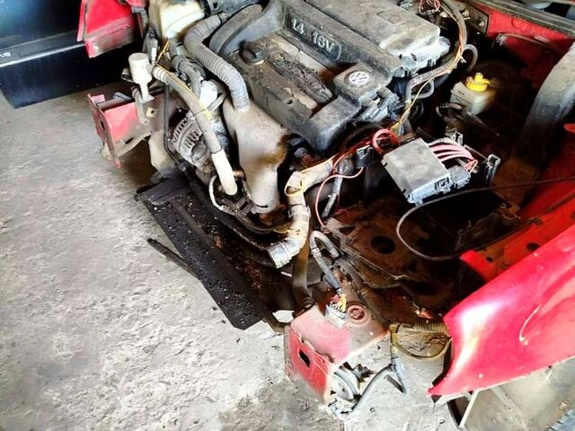 Червоний Фольксваген Гольф, об'ємом двигуна 1.4 л та пробігом 200 тис. км за 1000 $, фото 5 на Automoto.ua