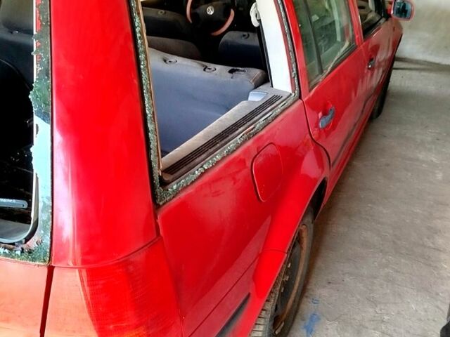 Червоний Фольксваген Гольф, об'ємом двигуна 1.4 л та пробігом 200 тис. км за 1000 $, фото 4 на Automoto.ua