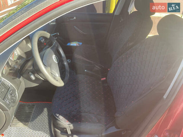 Красный Фольксваген Гольф, объемом двигателя 1.6 л и пробегом 287 тыс. км за 5000 $, фото 11 на Automoto.ua