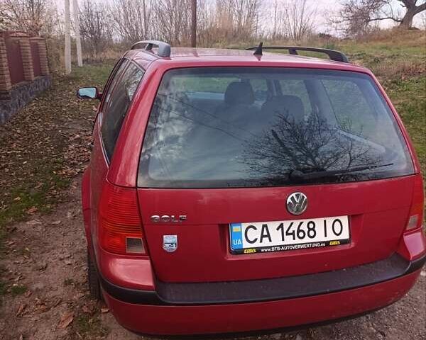 Красный Фольксваген Гольф, объемом двигателя 1.4 л и пробегом 202 тыс. км за 3998 $, фото 1 на Automoto.ua