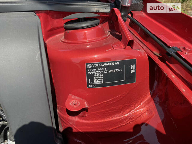 Красный Фольксваген Гольф, объемом двигателя 1.6 л и пробегом 203 тыс. км за 4599 $, фото 7 на Automoto.ua