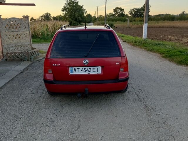 Красный Фольксваген Гольф, объемом двигателя 1.6 л и пробегом 281 тыс. км за 3999 $, фото 1 на Automoto.ua