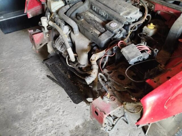 Красный Фольксваген Гольф, объемом двигателя 1.4 л и пробегом 200 тыс. км за 1500 $, фото 5 на Automoto.ua