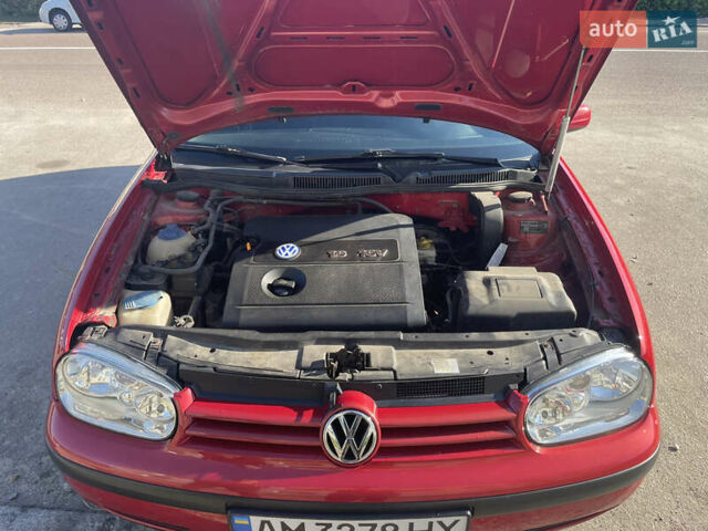 Красный Фольксваген Гольф, объемом двигателя 1.6 л и пробегом 287 тыс. км за 5000 $, фото 6 на Automoto.ua
