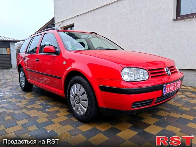 Красный Фольксваген Гольф, объемом двигателя 1.6 л и пробегом 192 тыс. км за 4995 $, фото 1 на Automoto.ua