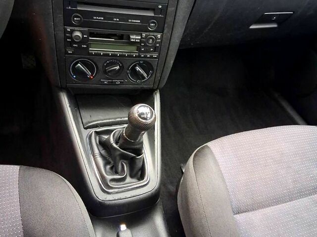 Красный Фольксваген Гольф, объемом двигателя 1.6 л и пробегом 192 тыс. км за 4995 $, фото 8 на Automoto.ua