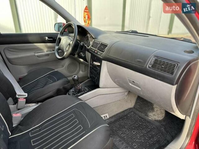 Красный Фольксваген Гольф, объемом двигателя 1.6 л и пробегом 187 тыс. км за 4150 $, фото 28 на Automoto.ua