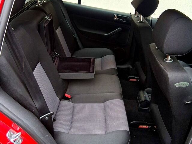 Красный Фольксваген Гольф, объемом двигателя 1.6 л и пробегом 192 тыс. км за 4995 $, фото 7 на Automoto.ua