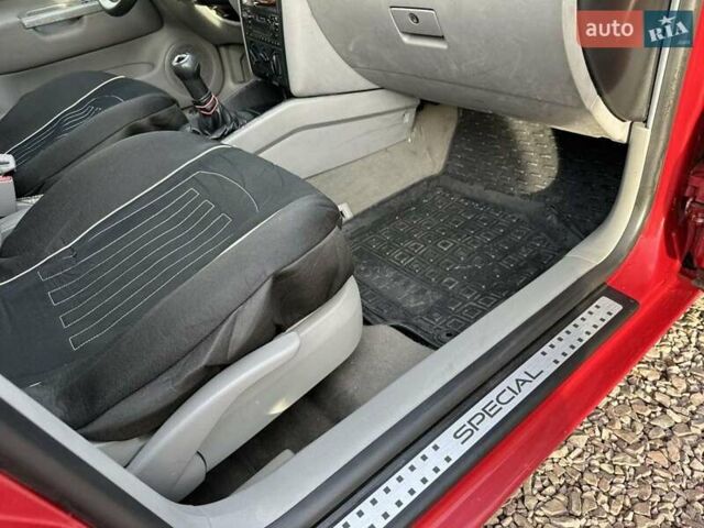 Красный Фольксваген Гольф, объемом двигателя 1.6 л и пробегом 187 тыс. км за 4150 $, фото 27 на Automoto.ua