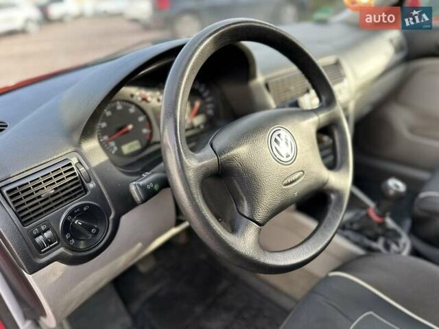 Красный Фольксваген Гольф, объемом двигателя 1.6 л и пробегом 187 тыс. км за 4150 $, фото 10 на Automoto.ua