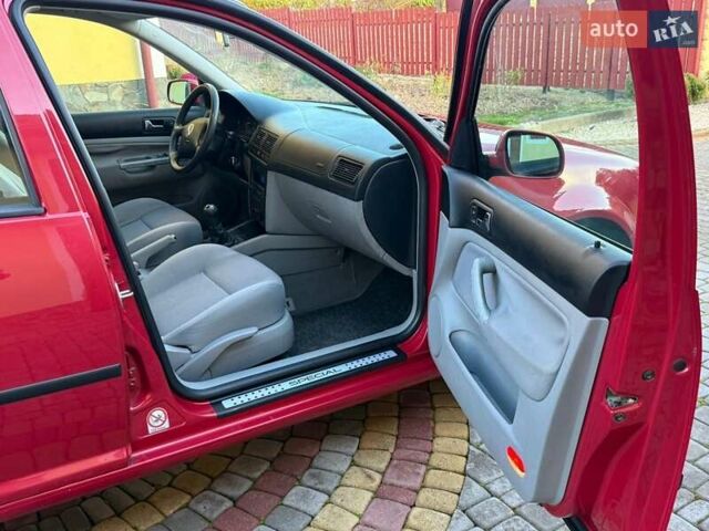 Червоний Фольксваген Гольф, об'ємом двигуна 1.6 л та пробігом 187 тис. км за 4450 $, фото 27 на Automoto.ua