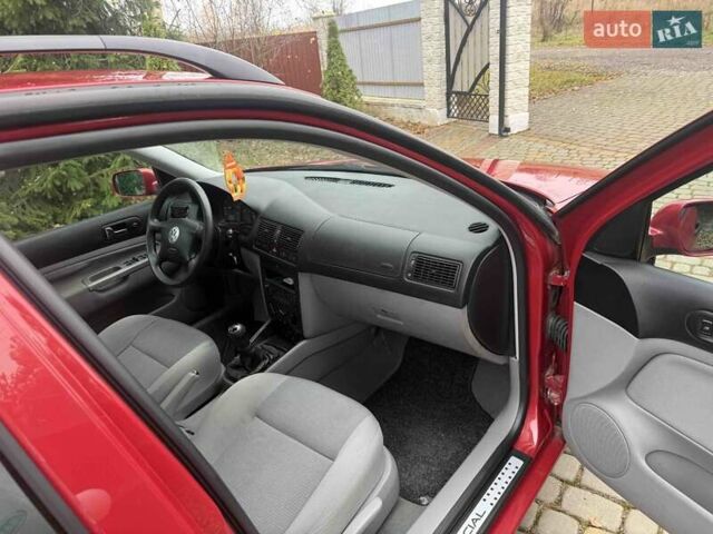 Красный Фольксваген Гольф, объемом двигателя 1.6 л и пробегом 186 тыс. км за 4350 $, фото 38 на Automoto.ua