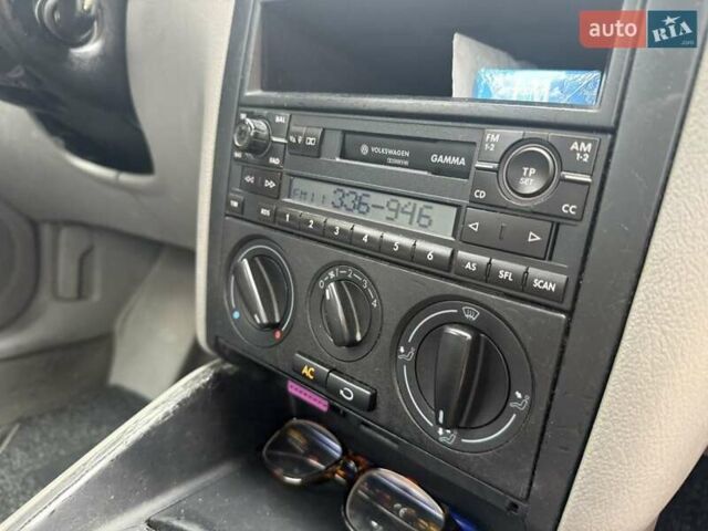 Красный Фольксваген Гольф, объемом двигателя 1.6 л и пробегом 186 тыс. км за 4350 $, фото 42 на Automoto.ua