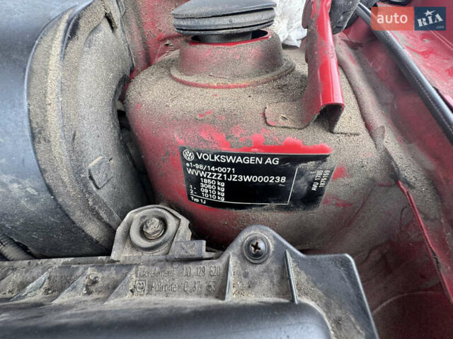 Красный Фольксваген Гольф, объемом двигателя 1.6 л и пробегом 212 тыс. км за 5200 $, фото 6 на Automoto.ua